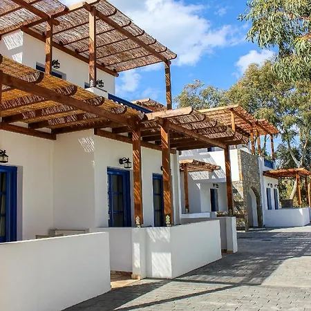 Almiriki Serifos בית הארחה 4*