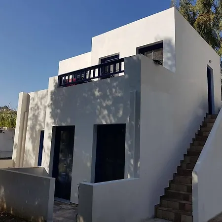 Almiriki Serifos בית הארחה