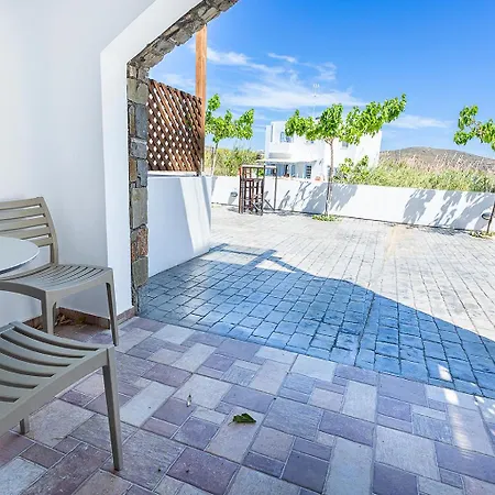 Almiriki Serifos בית הארחה