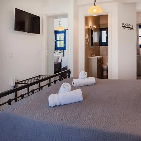 Almiriki Serifos בית הארחה