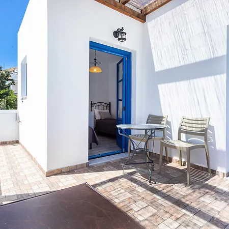 בית הארחה Almiriki Serifos 4*