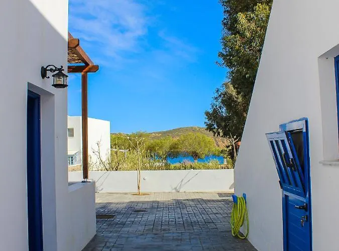 Almiriki Serifos 4* Livadakia