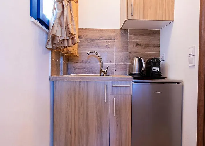 Guest house Almiriki Serifos 4*