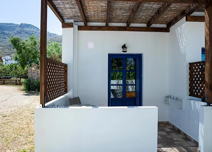 Guest house Almiriki Serifos 4*