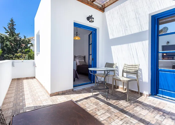 Guest house Almiriki Serifos 4*