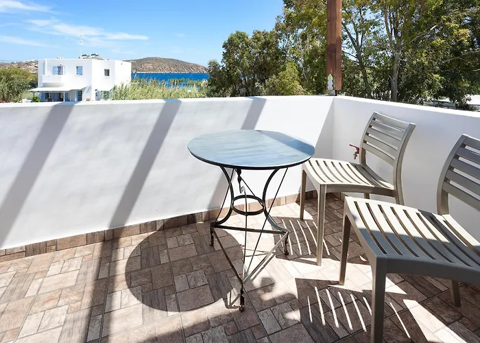 Almiriki Serifos 4* Livadakia