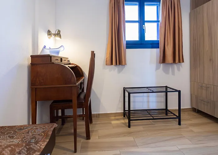 Guest house Almiriki Serifos 4*