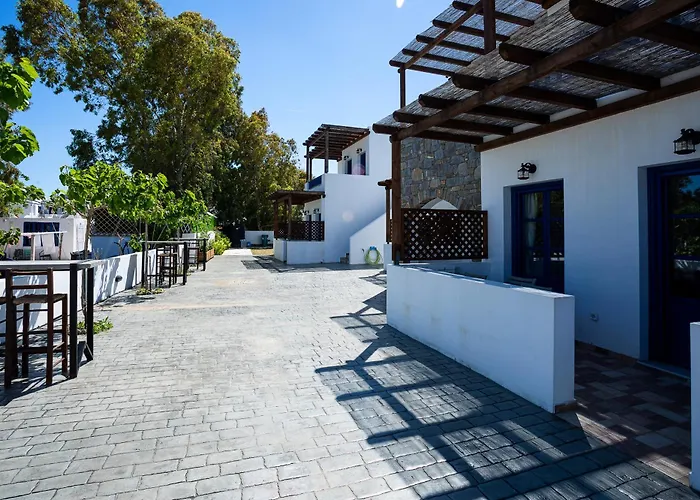 Almiriki Serifos 4* Livadakia