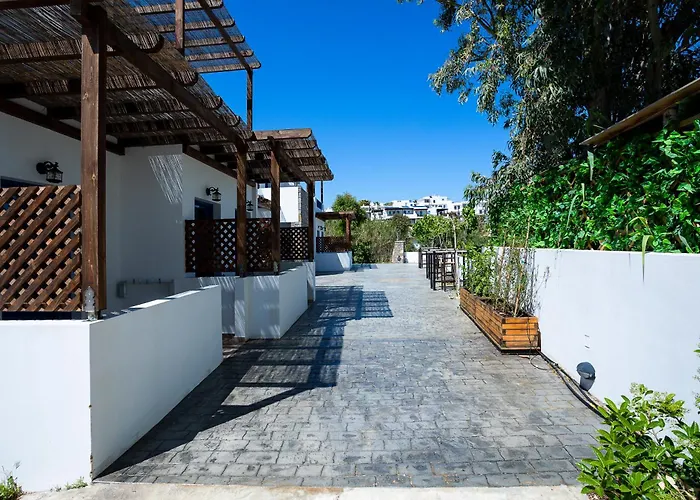 Guest house Almiriki Serifos 4*