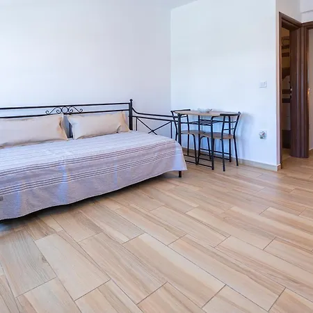 Πανσιόν Almiriki Serifos Λιβαδάκια