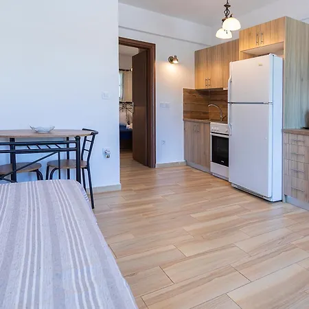 Almiriki Serifos Λιβαδάκια