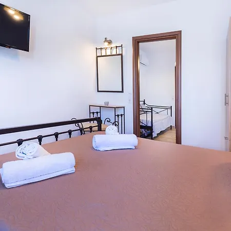 Almiriki Serifos Πανσιόν 4*