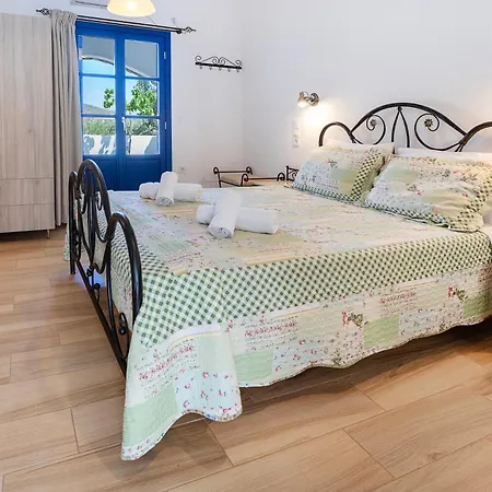 Almiriki Serifos 4* Λιβαδάκια