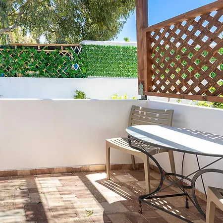 Almiriki Serifos 4* Λιβαδάκια