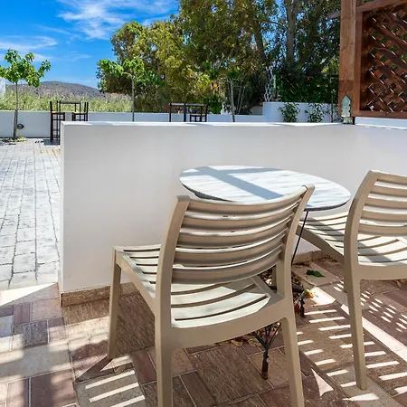 Almiriki Serifos 4* Λιβαδάκια