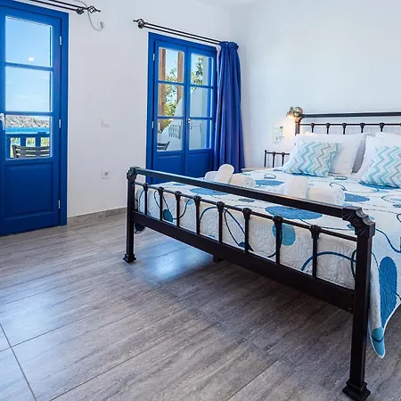 Almiriki Serifos Λιβαδάκια