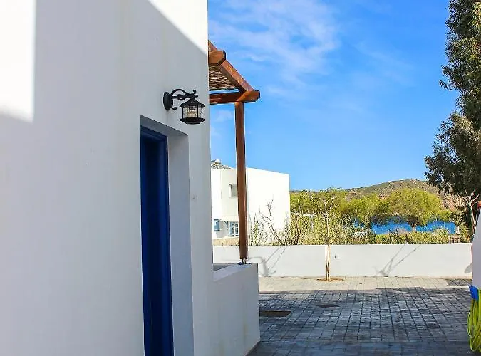 Almiriki Serifos 4* Livadakia